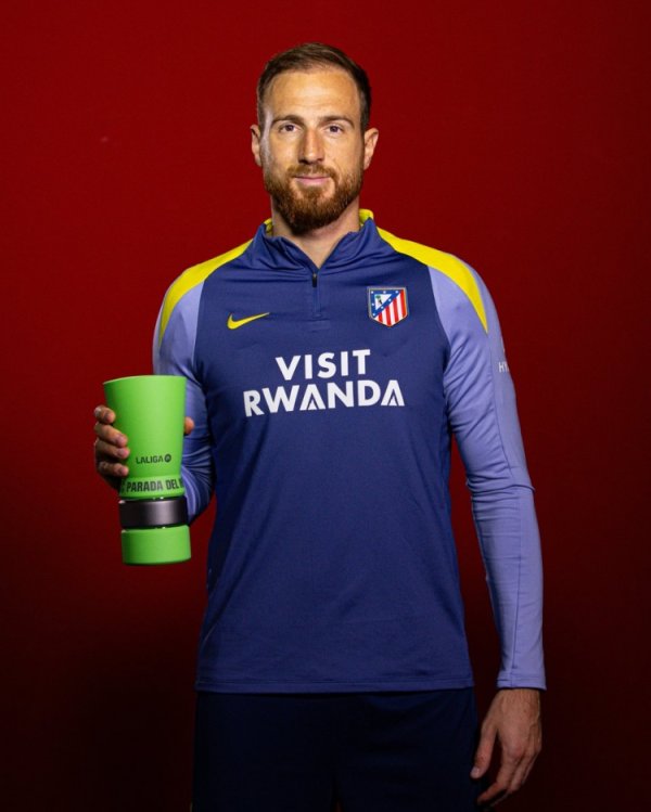 对阵奥萨苏纳第90分钟神扑!奥布拉克领取西甲10月最好扑救奖杯